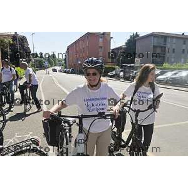 Tiziano Manzoni/LaPresse 18--05- 2024 Bergamo, Italia Cronaca IncontroBergamo Giornata dei Quartieri Elena Carnevali e Giorgio Gori insieme in bicicletta per incontrare cittadini.