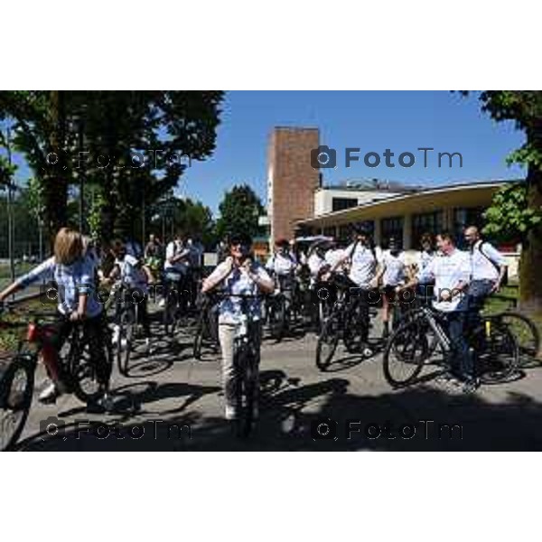 Tiziano Manzoni/LaPresse 18 -05- 2024 Bergamo, Italia Cronaca Bergamo Bergamo Giornata dei Quartieri Elena Carnevali e Giorgio Gori insieme in bicicletta per incontrare cittadini. 2024