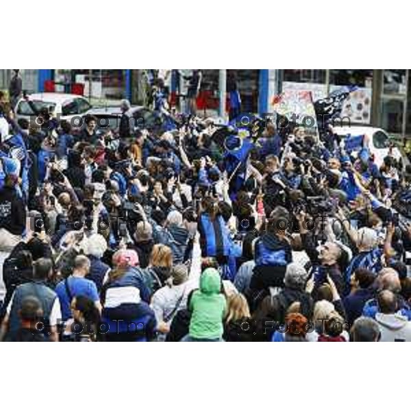 Tiziano Manzoni/LaPresse 23--05- 2024 Bergamo, Italia Cronaca Bergamo La squadra Atalanta arrivo a Bergamo accolta dai tifosi in aeroporto e a Zingonia