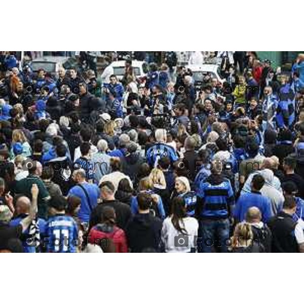 Tiziano Manzoni/LaPresse 23--05- 2024 Bergamo, Italia Cronaca Bergamo La squadra Atalanta arrivo a Bergamo accolta dai tifosi in aeroporto e a Zingonia