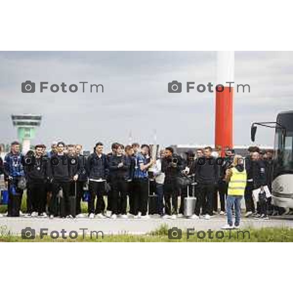 Tiziano Manzoni/LaPresse 23--05- 2024 Bergamo, Italia Cronaca Bergamo La squadra Atalanta arrivo a Bergamo accolta dai tifosi in aeroporto e a Zingonia