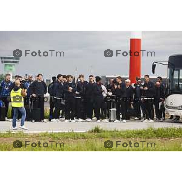 Tiziano Manzoni/LaPresse 23--05- 2024 Bergamo, Italia Cronaca Bergamo La squadra Atalanta arrivo a Bergamo accolta dai tifosi in aeroporto e a Zingonia