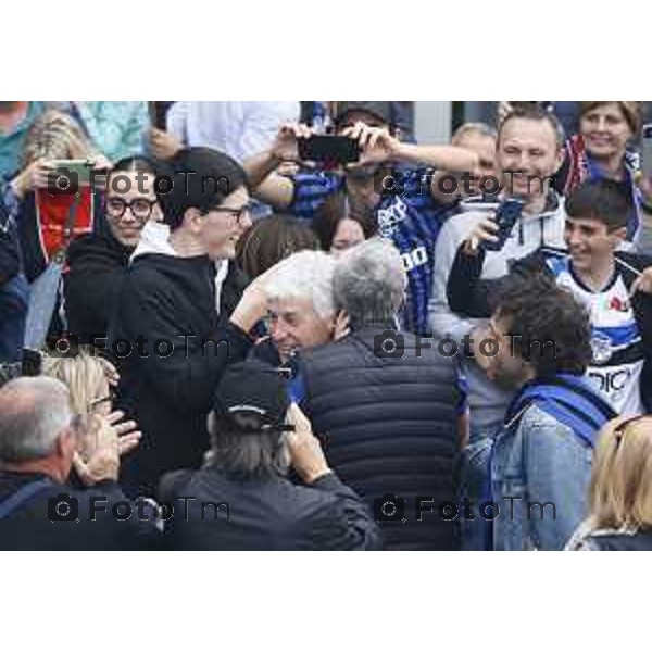 Tiziano Manzoni/LaPresse 23--05- 2024 Bergamo, Italia Cronaca Bergamo La squadra Atalanta arrivo a Bergamo accolta dai tifosi in aeroporto e a Zingonia