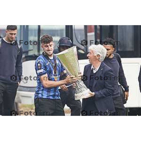 Tiziano Manzoni/LaPresse 23--05- 2024 Bergamo, Italia Cronaca Bergamo La squadra Atalanta arrivo a Bergamo accolta dai tifosi in aeroporto e a Zingonia