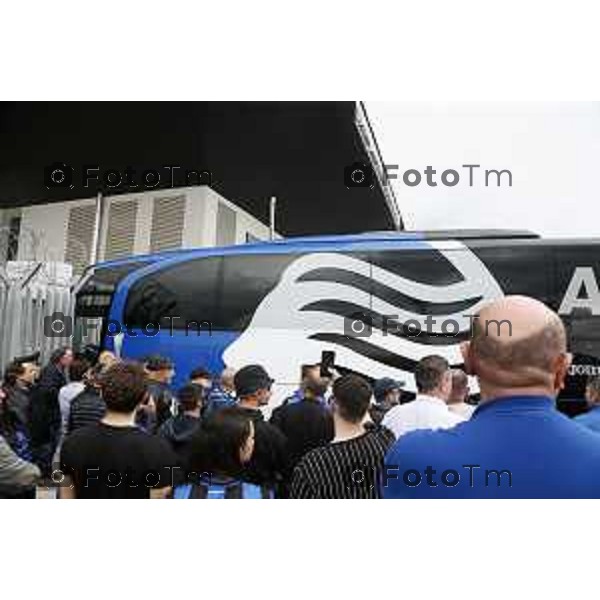 Tiziano Manzoni/LaPresse 23--05- 2024 Bergamo, Italia Cronaca Bergamo La squadra Atalanta arrivo a Bergamo accolta dai tifosi in aeroporto e a Zingonia