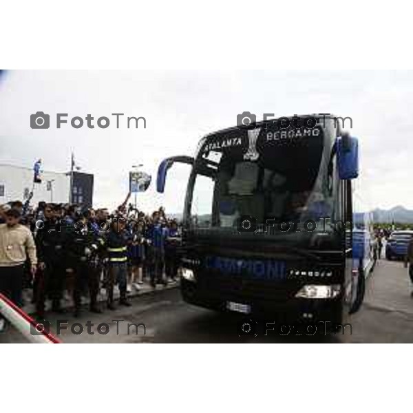 Tiziano Manzoni/LaPresse 23--05- 2024 Bergamo, Italia Cronaca Bergamo La squadra Atalanta arrivo a Bergamo accolta dai tifosi in aeroporto e a Zingonia