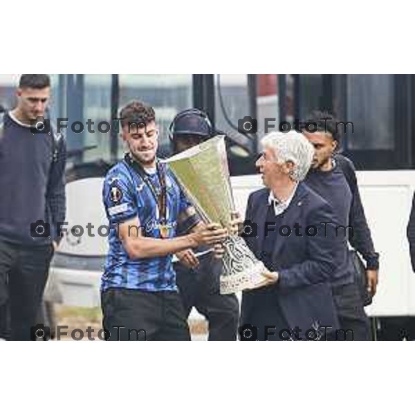 Tiziano Manzoni/LaPresse 23--05- 2024 Bergamo, Italia Cronaca Bergamo La squadra Atalanta arrivo a Bergamo accolta dai tifosi in aeroporto e a Zingonia