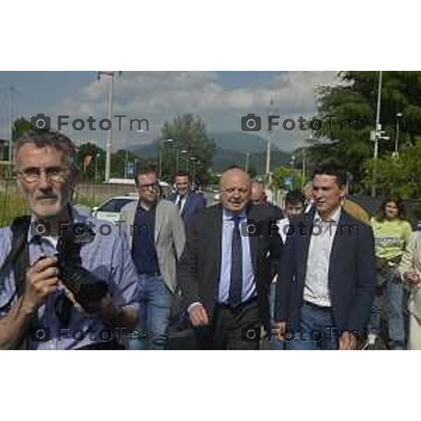 Tiziano Manzoni/LaPresse 28-05- 2024 Bergamo, Italia Cronaca Il ministro dell’Ambiente e della Sicurezza energetica, Gilberto Pichetto Fratin, Comunità Energetica di Torre Boldone Bergamo