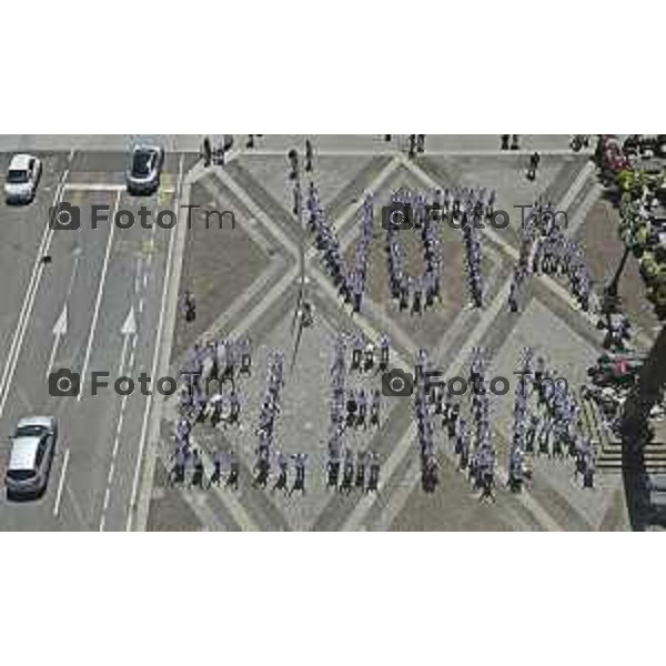 Tiziano Manzoni/LaPresse 1--06- 2024 Bergamo, Italia Cronaca Bergamo vista dall\'alto panoramiche flashmob Vota Elena Carnevali