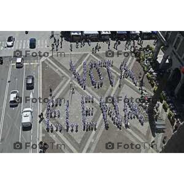 Tiziano Manzoni/LaPresse 1--06- 2024 Bergamo, Italia Cronaca Bergamo vista dall\'alto panoramiche flashmob Vota Elena Carnevali