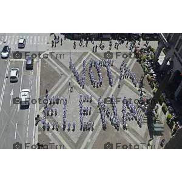 Tiziano Manzoni/LaPresse 1--06- 2024 Bergamo, Italia Cronaca Bergamo vista dall\'alto panoramiche flashmob Vota Elena Carnevali