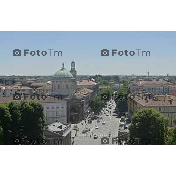 Tiziano Manzoni/LaPresse 1--06- 2024 Bergamo, Italia Cronaca Bergamo vista dall\'alto panoramiche POrta nuova propilei stazione via papa giovanni