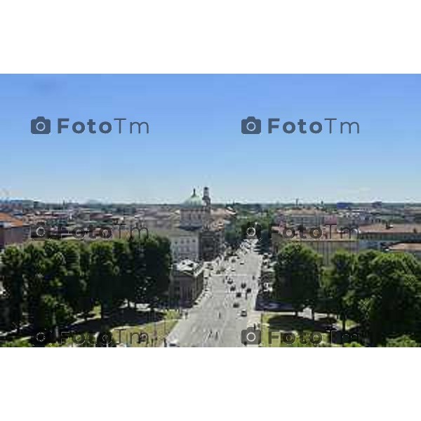 Tiziano Manzoni/LaPresse 1--06- 2024 Bergamo, Italia Cronaca Bergamo vista dall\'alto panoramiche POrta nuova propilei stazione via papa giovanni