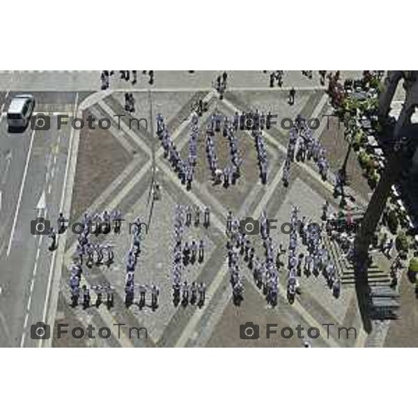 Tiziano Manzoni/LaPresse 1--06- 2024 Bergamo, Italia Cronaca Bergamo vista dall\'alto panoramiche flashmob Vota Elena Carnevali