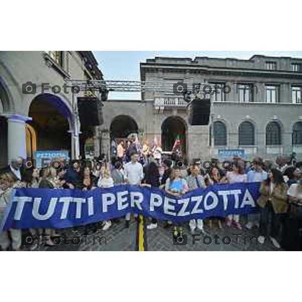 Tiziano Manzoni/LaPresse 6--6- 2024 Bergamo, Italia Cronaca IncontroBergamo chiusura campagna elettorale candidato sindaco Pezzotta Andrea