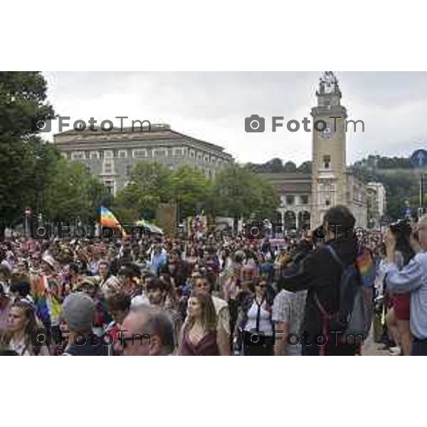 Tiziano Manzoni/LaPresse 12-06- 2024 Bergamo, Italia Cronaca Bergamo Pride 2024 carro dei pensionati dello SPI: “Con i nostri nipoti sulla strada verso il pieno riconoscimento dei diritti di tutti”