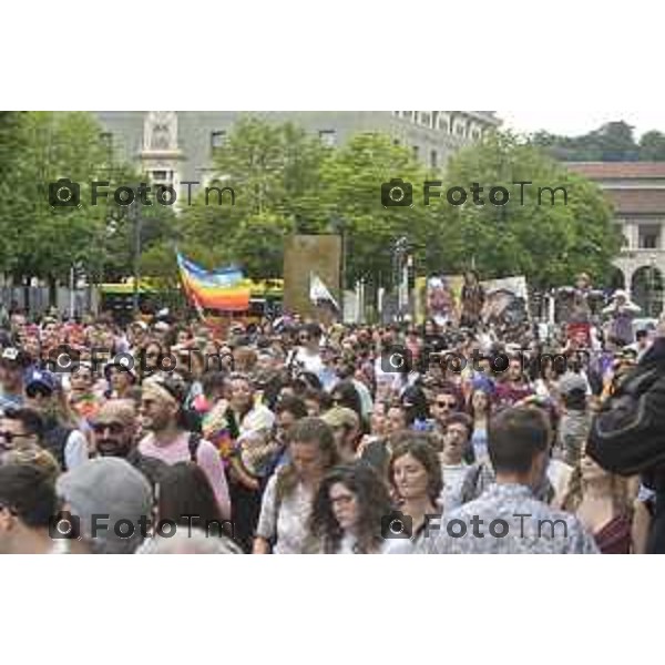 Tiziano Manzoni/LaPresse 12-06- 2024 Bergamo, Italia Cronaca Bergamo Pride 2024 carro dei pensionati dello SPI: “Con i nostri nipoti sulla strada verso il pieno riconoscimento dei diritti di tutti”