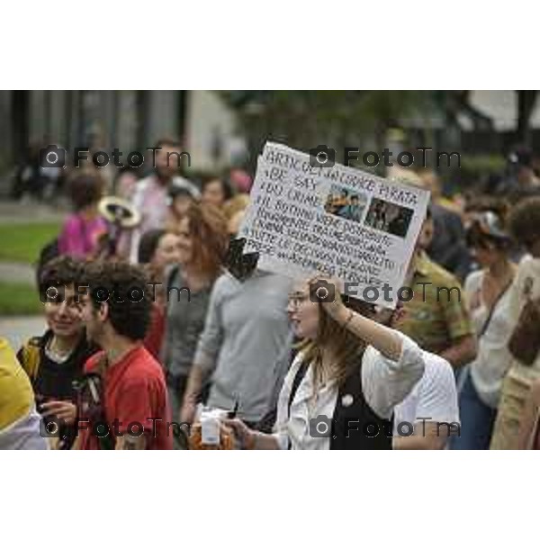 Tiziano Manzoni/LaPresse 12-06- 2024 Bergamo, Italia Cronaca Bergamo Pride 2024 carro dei pensionati dello SPI: “Con i nostri nipoti sulla strada verso il pieno riconoscimento dei diritti di tutti”