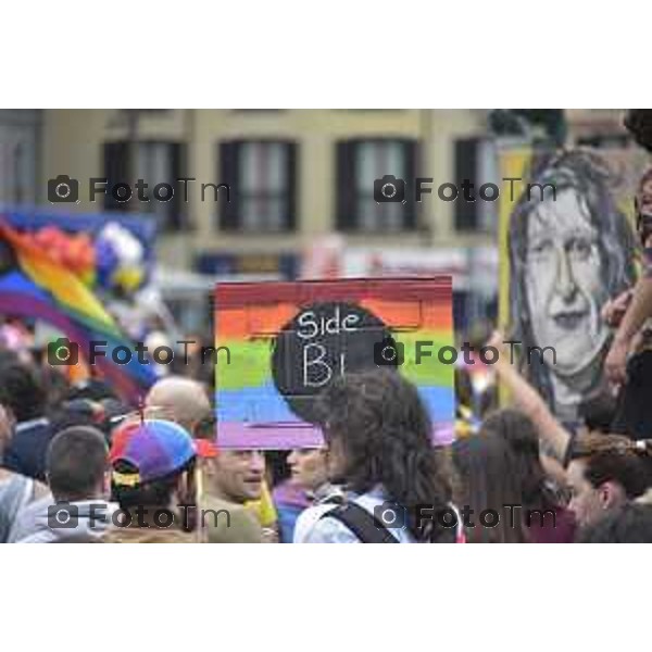 Tiziano Manzoni/LaPresse 12-06- 2024 Bergamo, Italia Cronaca Bergamo Pride 2024 carro dei pensionati dello SPI: “Con i nostri nipoti sulla strada verso il pieno riconoscimento dei diritti di tutti”