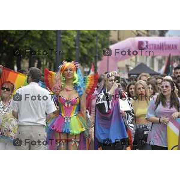 Tiziano Manzoni/LaPresse 12-06- 2024 Bergamo, Italia Cronaca Bergamo Pride 2024 carro dei pensionati dello SPI: “Con i nostri nipoti sulla strada verso il pieno riconoscimento dei diritti di tutti”