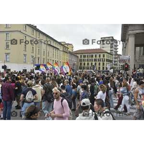 Tiziano Manzoni/LaPresse 12-06- 2024 Bergamo, Italia Cronaca Bergamo Pride 2024 carro dei pensionati dello SPI: “Con i nostri nipoti sulla strada verso il pieno riconoscimento dei diritti di tutti”