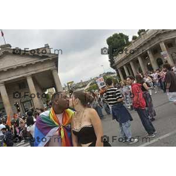 Tiziano Manzoni/LaPresse 12-06- 2024 Bergamo, Italia Cronaca Bergamo Pride 2024 carro dei pensionati dello SPI: “Con i nostri nipoti sulla strada verso il pieno riconoscimento dei diritti di tutti”