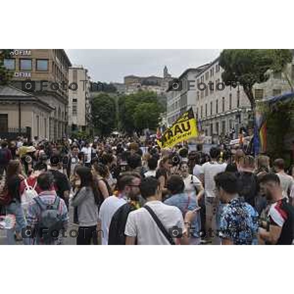 Tiziano Manzoni/LaPresse 12-06- 2024 Bergamo, Italia Cronaca Bergamo Pride 2024 carro dei pensionati dello SPI: “Con i nostri nipoti sulla strada verso il pieno riconoscimento dei diritti di tutti”