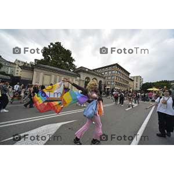 Tiziano Manzoni/LaPresse 12-06- 2024 Bergamo, Italia Cronaca Bergamo Pride 2024 carro dei pensionati dello SPI: “Con i nostri nipoti sulla strada verso il pieno riconoscimento dei diritti di tutti”