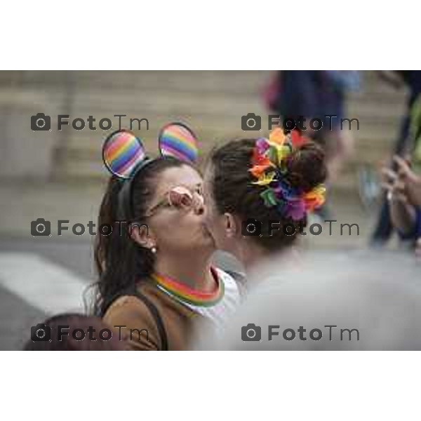 Tiziano Manzoni/LaPresse 12-06- 2024 Bergamo, Italia Cronaca Bergamo Pride 2024 carro dei pensionati dello SPI: “Con i nostri nipoti sulla strada verso il pieno riconoscimento dei diritti di tutti”