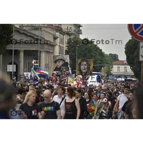 Tiziano Manzoni/LaPresse 12-06- 2024 Bergamo, Italia Cronaca Bergamo Pride 2024 carro dei pensionati dello SPI: “Con i nostri nipoti sulla strada verso il pieno riconoscimento dei diritti di tutti”