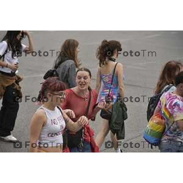 Tiziano Manzoni/LaPresse 12-06- 2024 Bergamo, Italia Cronaca Bergamo Pride 2024 carro dei pensionati dello SPI: “Con i nostri nipoti sulla strada verso il pieno riconoscimento dei diritti di tutti”