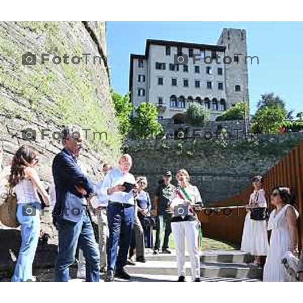 Tiziano Manzoni/LaPresse 225--06- 2024 Bergamo, Italia Cronaca Bergamo inaugurazione collegamento pedonale tra il baluardo di San Giovanni delle Mura veneziane e la via Tre Armi, intervento realizzato dal Parco dei Colli di Bergamo.Elena Carnevali, sindaca di Bergamo, Renato Ferlinghetti, consigliere del Parco dei Colli di Bergamo e Paolo Belloni, progettista dello studio PBeB architetti.