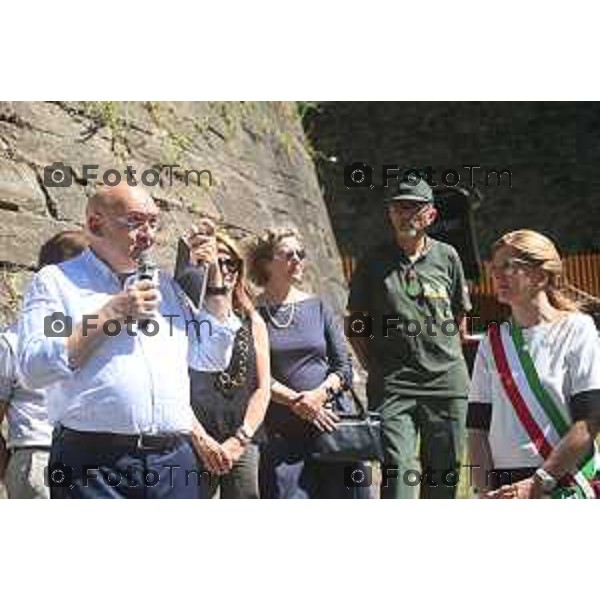 Tiziano Manzoni/LaPresse 225--06- 2024 Bergamo, Italia Cronaca Bergamo inaugurazione collegamento pedonale tra il baluardo di San Giovanni delle Mura veneziane e la via Tre Armi, intervento realizzato dal Parco dei Colli di Bergamo.Elena Carnevali, sindaca di Bergamo, Renato Ferlinghetti, consigliere del Parco dei Colli di Bergamo e Paolo Belloni, progettista dello studio PBeB architetti.