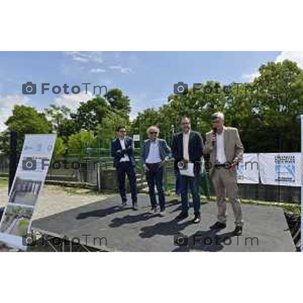 Tiziano Manzoni/LaPresse 26--06- 2024 Bergamo, Italia Cronaca Bagnatica Consorzio di Bonifica inaugurazione opere di salvaguardia del territorio tra l\'Oglio e il Serio Un progetto necessario a contrastare il dissesto idrogeologico per il quale sono stati investiti 1.300.000 euro e che interessa 12 Comuni. assessore regionale al Territorio e Sistemi Verdi Gianluca Comazzi.