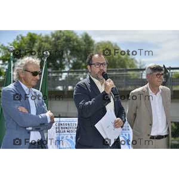 Tiziano Manzoni/LaPresse 26--06- 2024 Bergamo, Italia Cronaca Bagnatica Consorzio di Bonifica inaugurazione opere di salvaguardia del territorio tra l\'Oglio e il Serio Un progetto necessario a contrastare il dissesto idrogeologico per il quale sono stati investiti 1.300.000 euro e che interessa 12 Comuni. assessore regionale al Territorio e Sistemi Verdi Gianluca Comazzi.