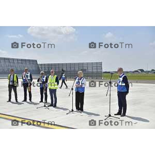 Tiziano Manzoni/LaPresse 27--06- 2024 Bergamo, Italia Cronaca Bergamo cerimonia inaugurale nuova via di rullaggio area nord Aeroporto di Orio Al Serio