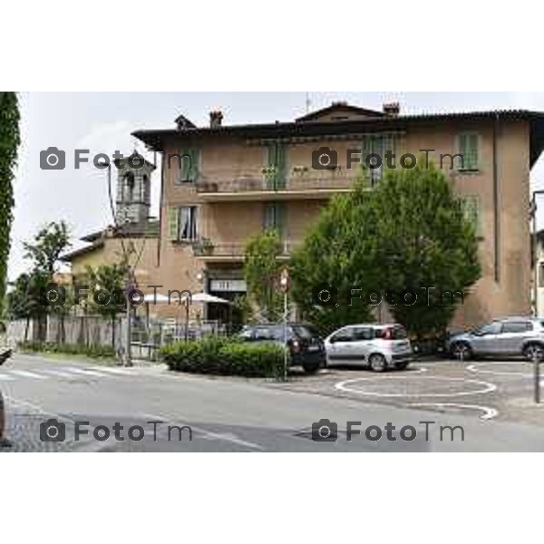 Tiziano Manzoni/LaPresse 29--06- 2024 Bergamo, Italia Cronaca Nembro i funerali di Gino Carrara, celebrati da monsignor Davide Pelucchi