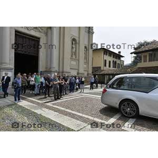 Tiziano Manzoni/LaPresse 29--06- 2024 Bergamo, Italia Cronaca Nembro i funerali di Gino Carrara, celebrati da monsignor Davide Pelucchi