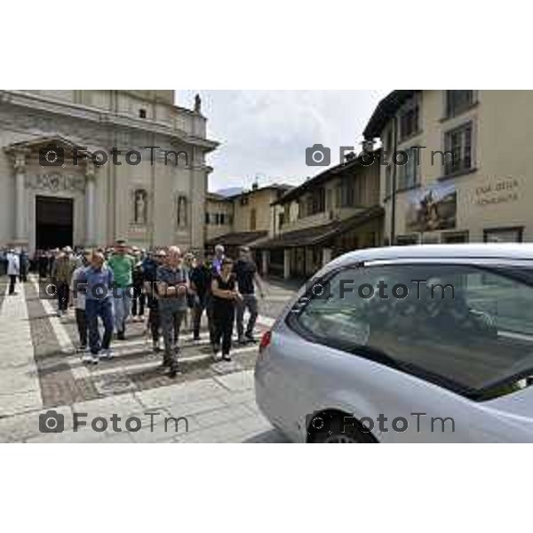 Tiziano Manzoni/LaPresse 29--06- 2024 Bergamo, Italia Cronaca Nembro i funerali di Gino Carrara, celebrati da monsignor Davide Pelucchi