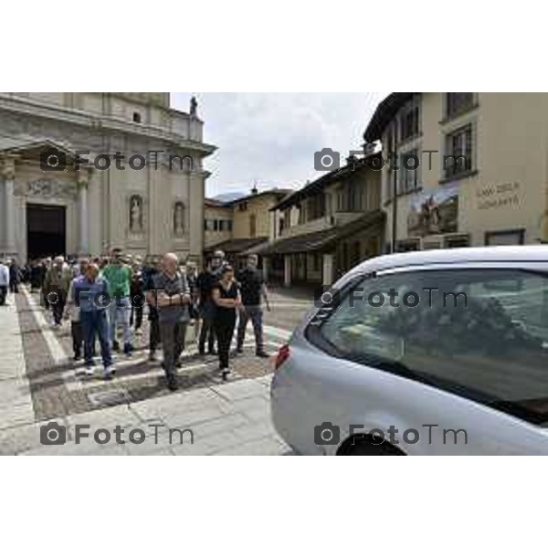 Tiziano Manzoni/LaPresse 29--06- 2024 Bergamo, Italia Cronaca Nembro i funerali di Gino Carrara, celebrati da monsignor Davide Pelucchi