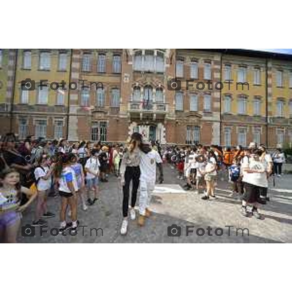 Tiziano Manzoni/LaPresse 1-07- 2024 Bergamo, Italia Cronaca Bergamo Caravaggio ultimo saluto a Fatou Sarr, la bambina annegata all’Acquaneva di Inzago e spirata quattro giorni dopo all’Ospedale Papa Giovanni di Bergamo