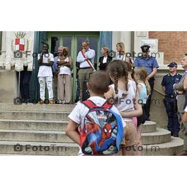 Tiziano Manzoni/LaPresse 1-07- 2024 Bergamo, Italia Cronaca Bergamo Caravaggio ultimo saluto a Fatou Sarr, la bambina annegata all’Acquaneva di Inzago e spirata quattro giorni dopo all’Ospedale Papa Giovanni di Bergamo