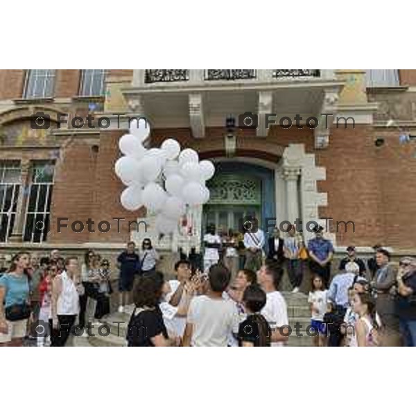 Tiziano Manzoni/LaPresse 1-07- 2024 Bergamo, Italia Cronaca Bergamo Caravaggio ultimo saluto a Fatou Sarr, la bambina annegata all’Acquaneva di Inzago e spirata quattro giorni dopo all’Ospedale Papa Giovanni di Bergamo