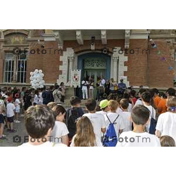 Tiziano Manzoni/LaPresse 1-07- 2024 Bergamo, Italia Cronaca Bergamo Caravaggio ultimo saluto a Fatou Sarr, la bambina annegata all’Acquaneva di Inzago e spirata quattro giorni dopo all’Ospedale Papa Giovanni di Bergamo