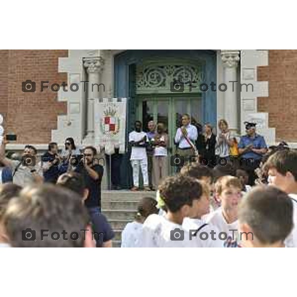 Tiziano Manzoni/LaPresse 1-07- 2024 Bergamo, Italia Cronaca Bergamo Caravaggio ultimo saluto a Fatou Sarr, la bambina annegata all’Acquaneva di Inzago e spirata quattro giorni dopo all’Ospedale Papa Giovanni di Bergamo