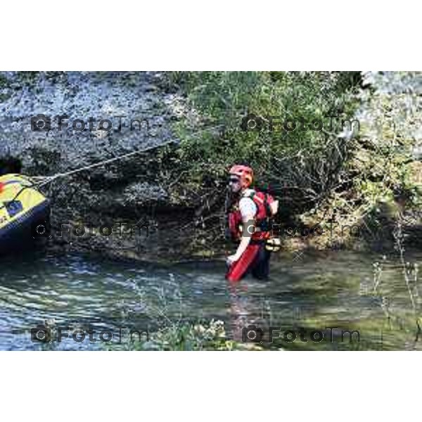 Tiziano Manzoni/LaPresse 6--07- 2024 Bergamo, Italia Cronaca Trezzo d\'Adda santuario Concesa le ricerche di Claudio Togni, inghiottito dal fiume venerdì scorso mentre lavorava alla centrale elettrica Italgen di Vaprio l\'acqua è stata fatta uscire dagli sbarramenti e per ridurne la quantità è stata deviata nei canali; come il naviglio Martesana, che nasce a monte di Concesa, il punto in cui è avvenuto il drammatico incidente