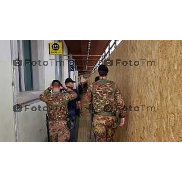 Tiziano Manzoni/LaPresse 8--07- 2024 Bergamo, Italia Cronaca Bergamo al via strade sicure alla stazione con militari e polizia