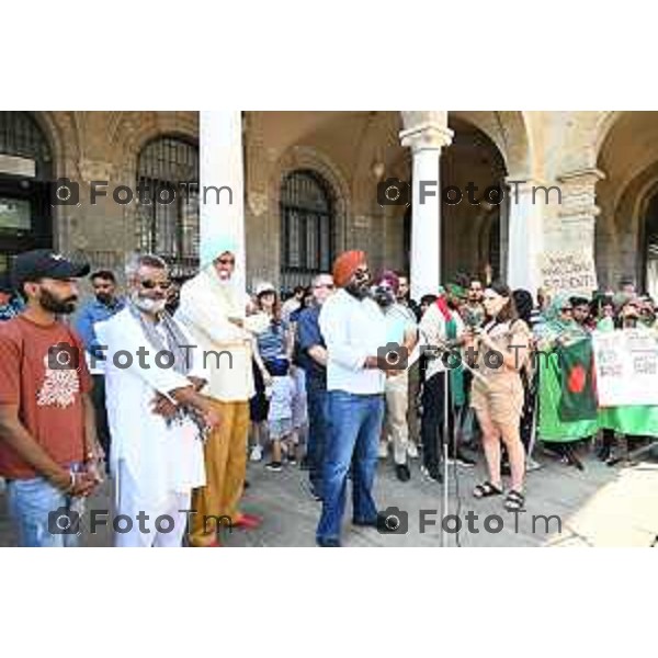 Tiziano Manzoni/LaPresse 20-07-2024 Bergamo, Italia Cronaca BergamoBergamo il presidio della comunità indiana in ricordo di Satnam Singh. CGIL e FLAI-CGIL accolgono l\'invito e saranno in piazza