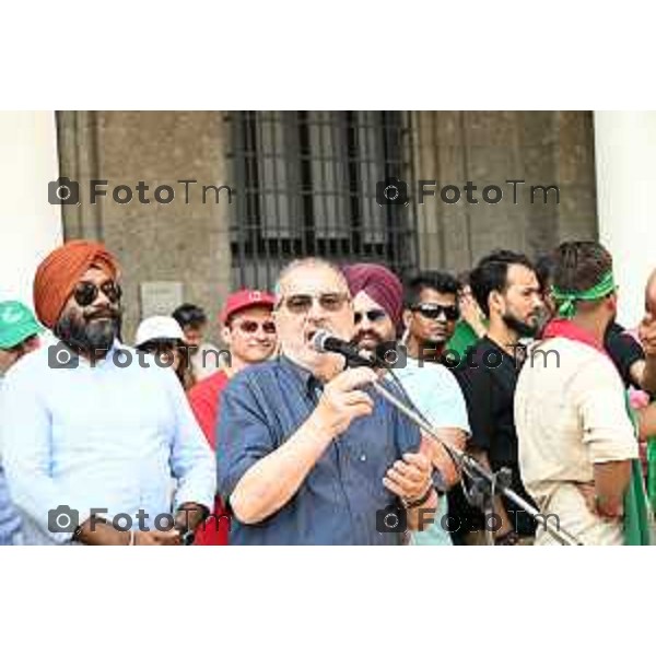 Tiziano Manzoni/LaPresse 20-07-2024 Bergamo, Italia Cronaca BergamoBergamo il presidio della comunità indiana in ricordo di Satnam Singh. CGIL e FLAI-CGIL accolgono l\'invito e saranno in piazza