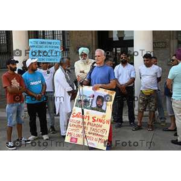 Tiziano Manzoni/LaPresse 20-07-2024 Bergamo, Italia Cronaca BergamoBergamo il presidio della comunità indiana in ricordo di Satnam Singh. CGIL e FLAI-CGIL accolgono l\'invito e saranno in piazza